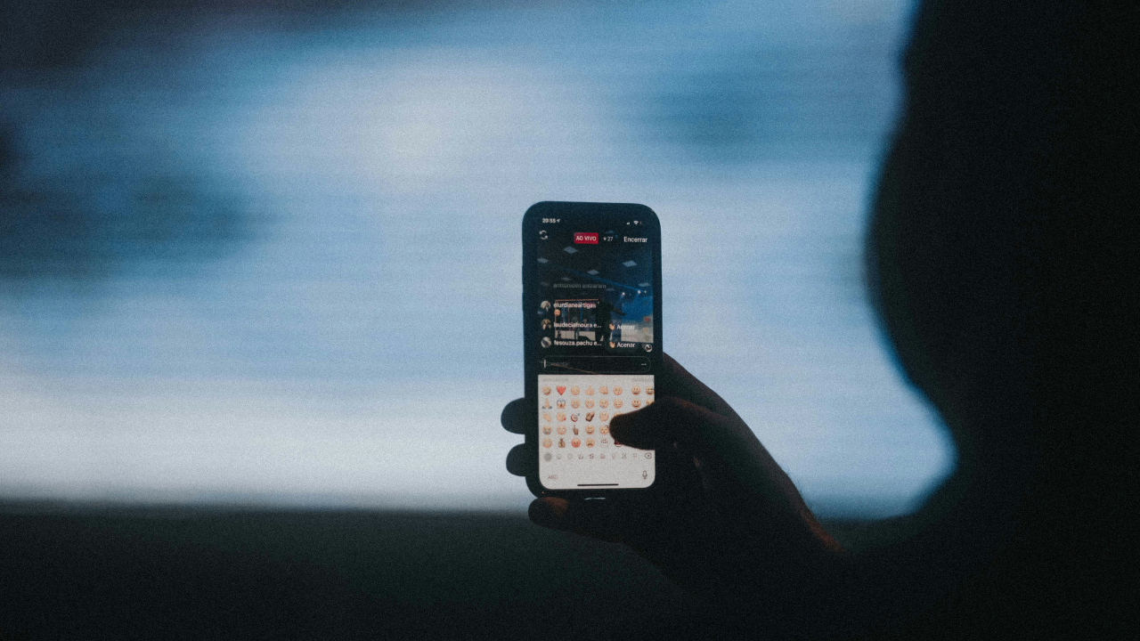 Helping your child understand live streaming 