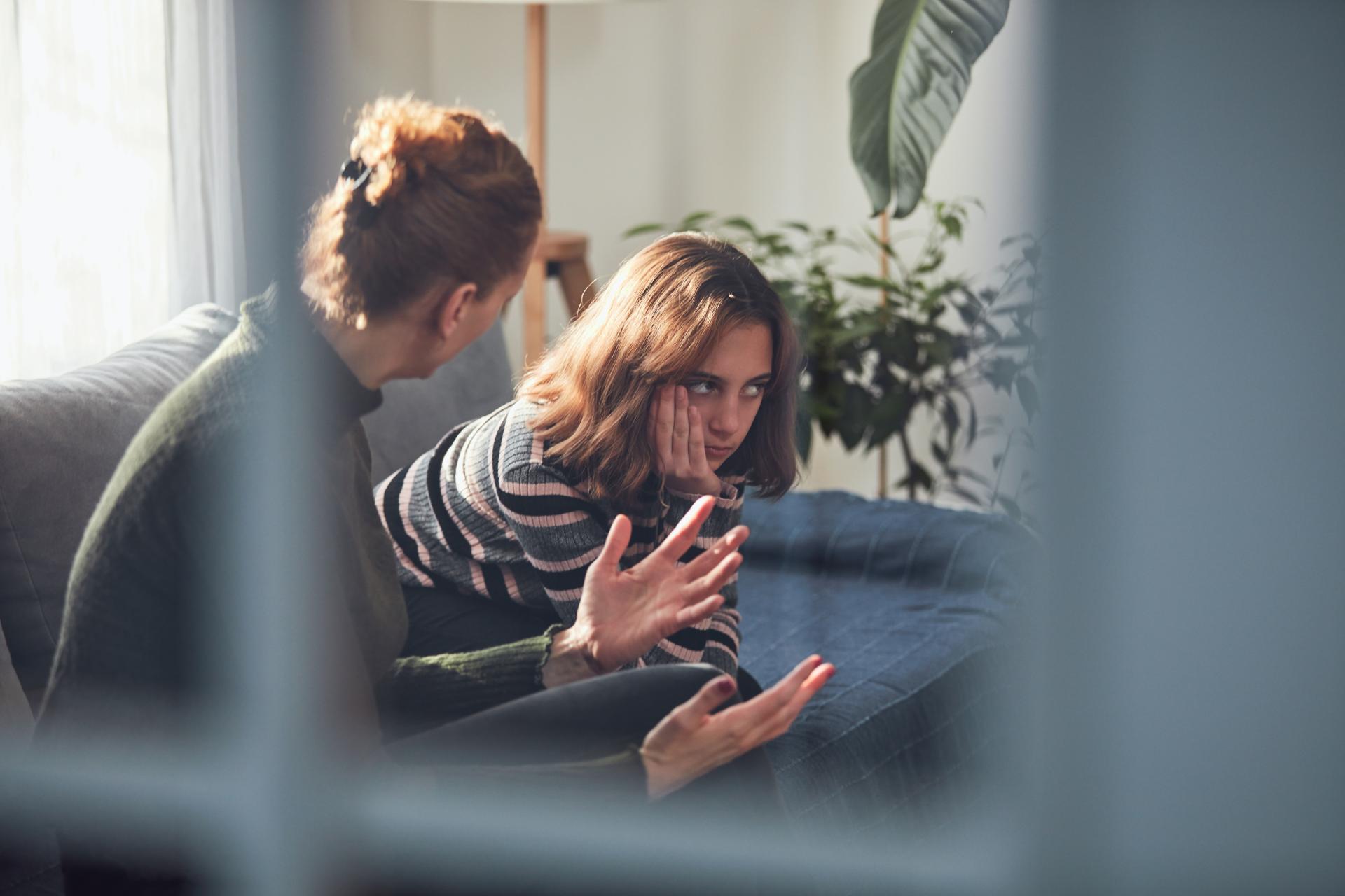 De-escalating family digital disagreements